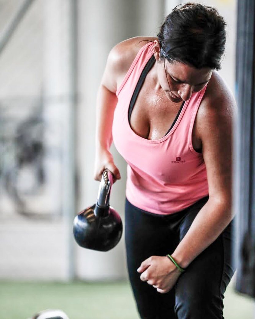 Realizar deporte por la ma&ntilde;ana antes de entrar a trabajar nos ayuda activar tanto nuestro CUERPO como nuestra MENTE.

Esto no solo nos beneficiar&aacute; en este momento, sino que nos ayudar&aacute; a rendir m&aacute;s en nuestro trabajo.

En 