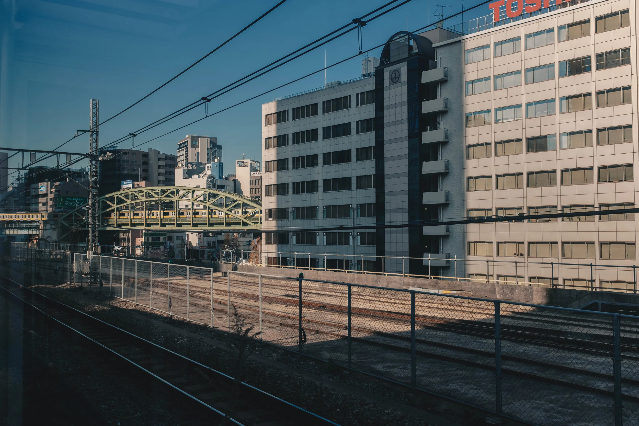 akihabara-train-tracks.jpg