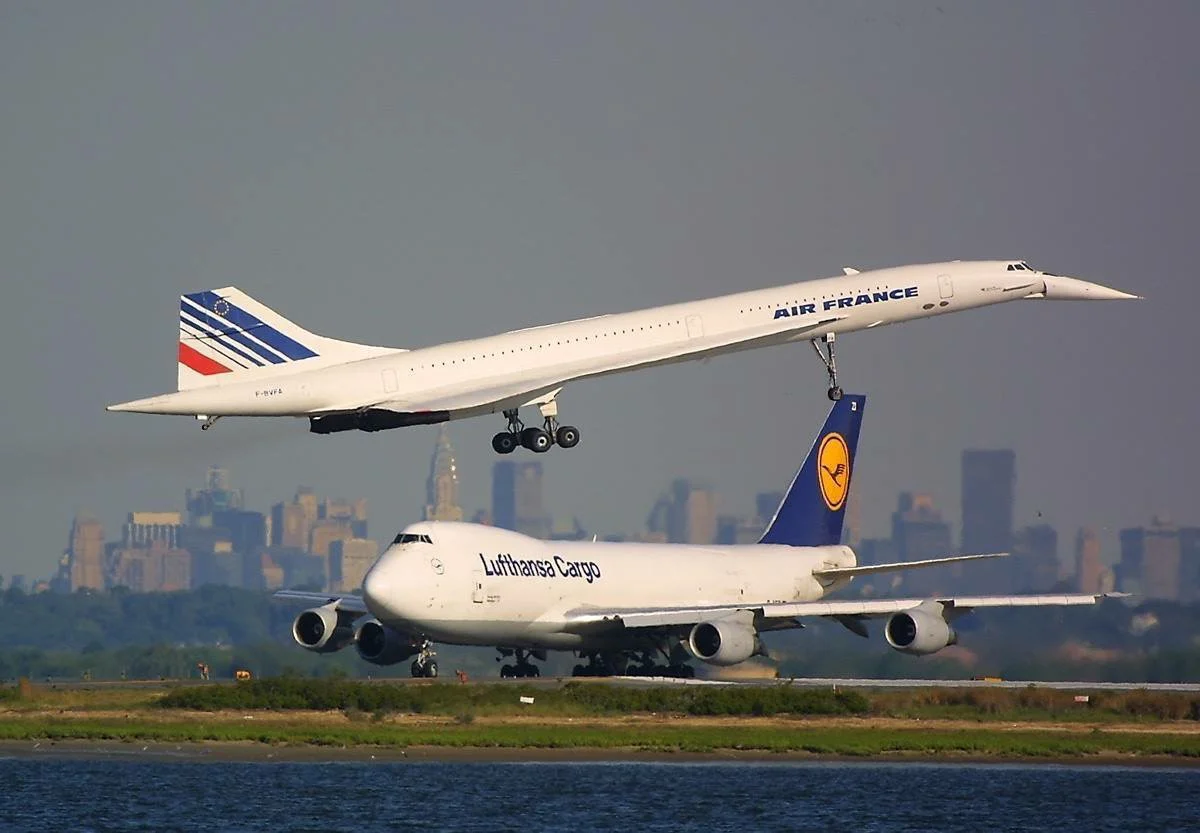 An Air France Concorde in flight next to a Lufthansa Cargo 747, photo from T S, pinterest
