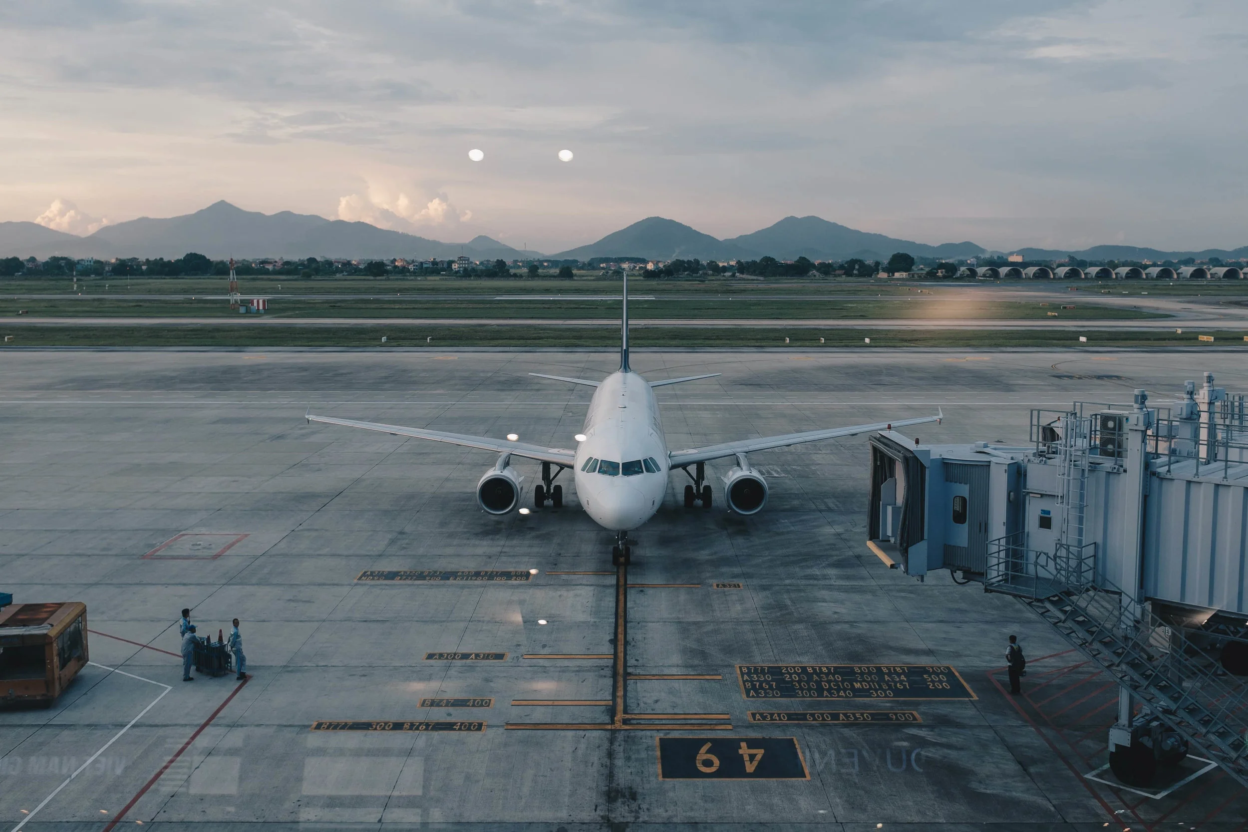Hanoi is served with daily flights by SilkAir as Singapore Airlines does not have any current service to the Vietnamese capital. 