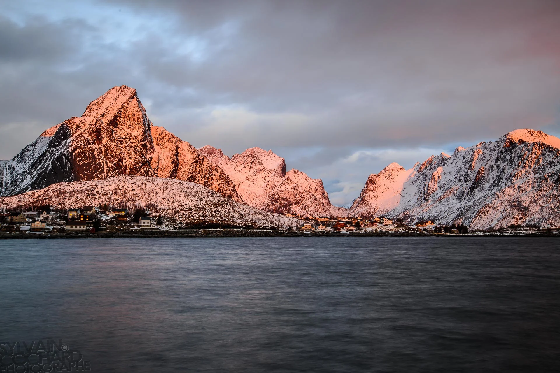 Winter Solstice: the whole day is just a continuous sunrise/sunset Photo: Sylvain Cochard Photographie