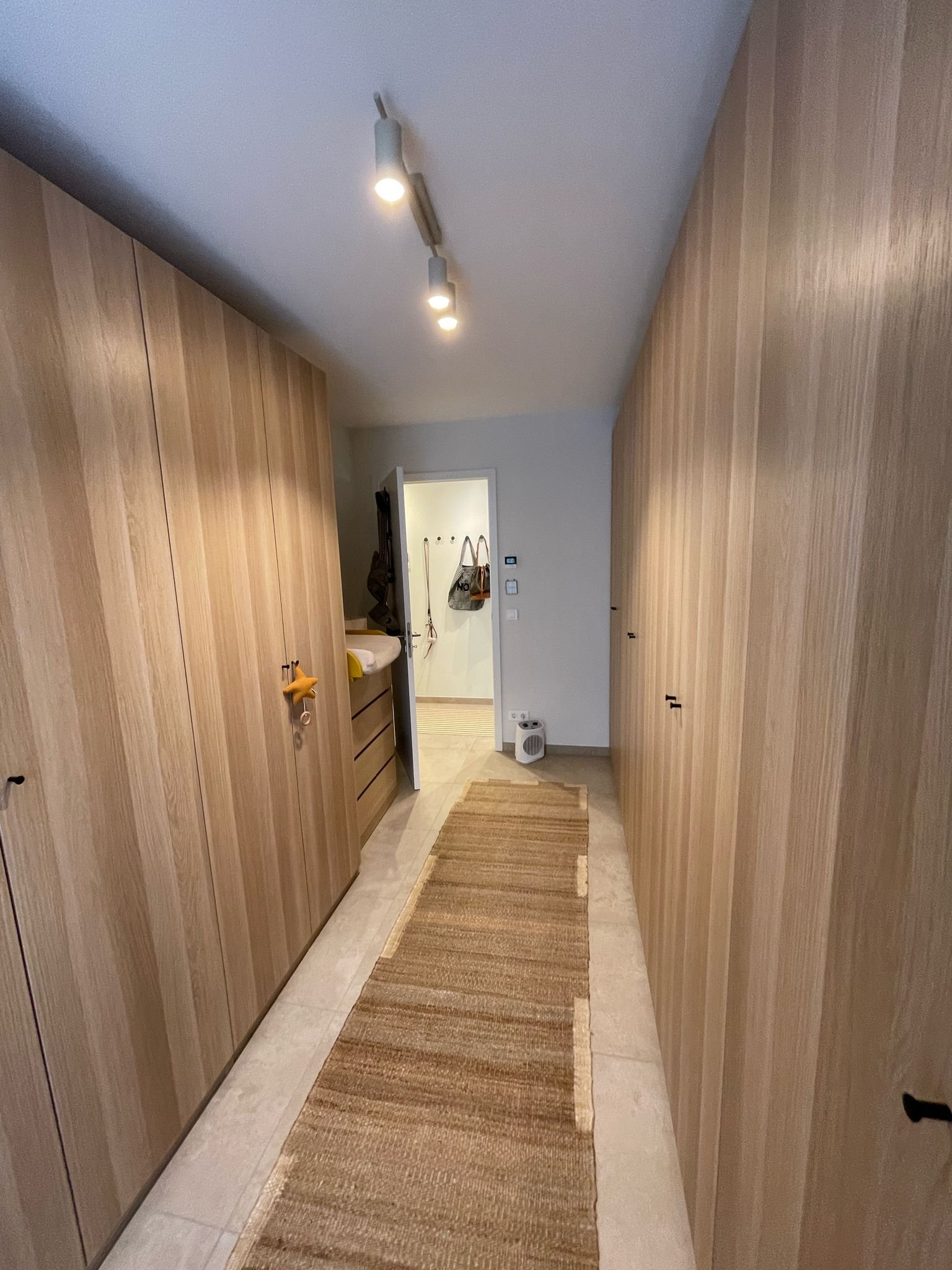 Chambre enfant/amie/dressing