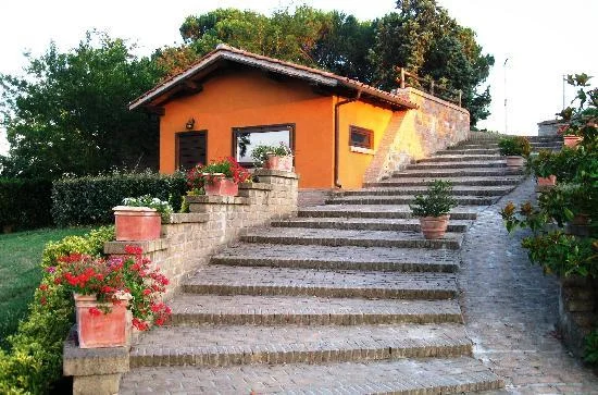 Italyneighbor1.JPG