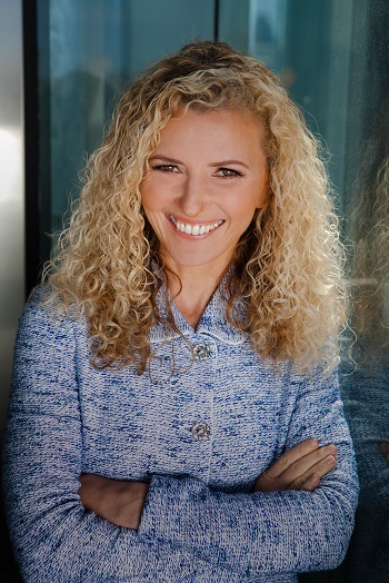 Julie-lighttable-lowres_350.jpg