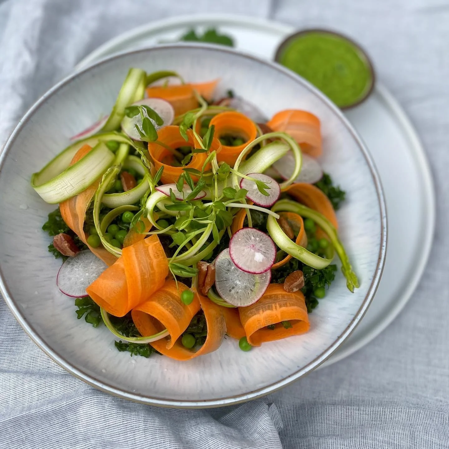 I wrote a recipe (and also illustrated a seed calendar) for the newest issue of Edible Lehigh Valley&hellip; swipe for the real-life behind-the-scenes setup in my back yard in January! 😅 If you subscribe, you get your issue first. (Do it!) @edible_l