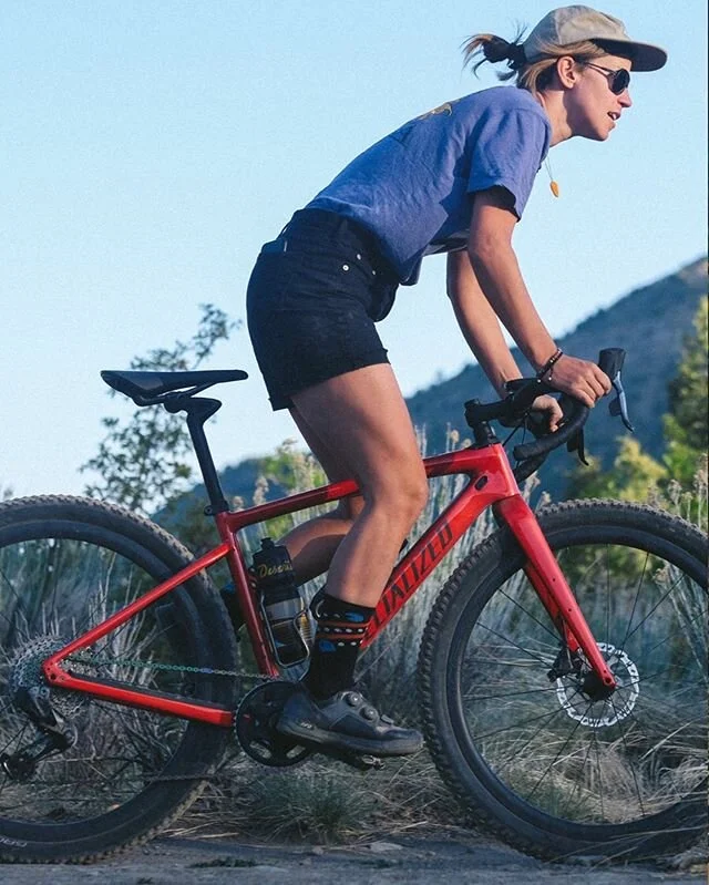 It was new bike day for me yesterday so after tinkering in the garage all afternoon I took it for a trial spin on the trails in my backyard 🙏 . Needless to say the tire clearance on the new @iamspecialized #diverge is Sarah Swallow approved 👍. This