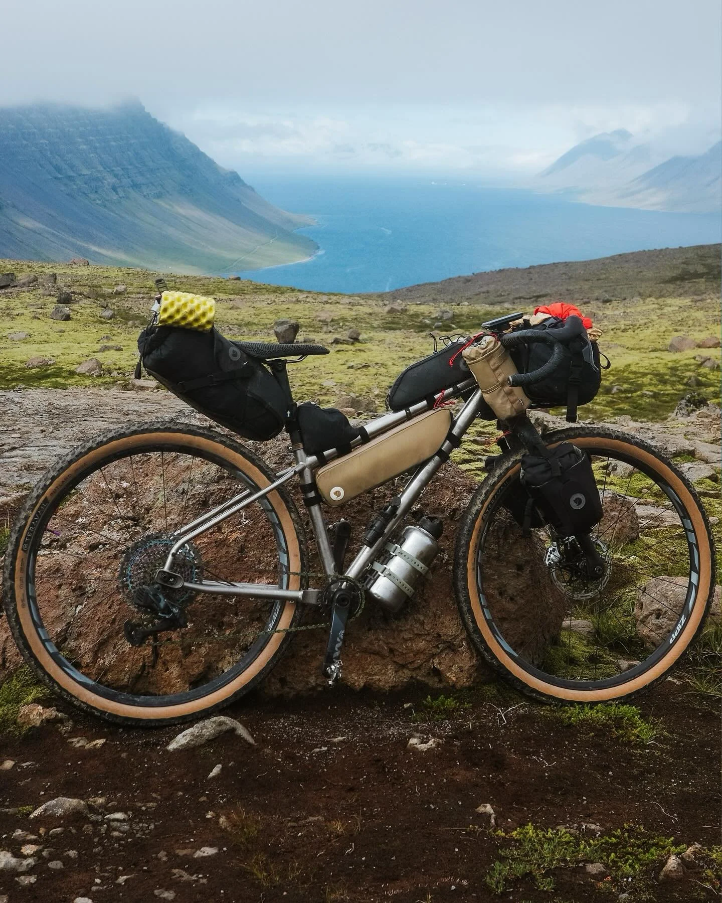 Just two days after wrapping up the U.S. Classic with @fjallraven_na, Adam and I hopped on a plane to Iceland to meet with @morganmaassen and a team of product designers from @fjallravenofficial Sweden. Our mission: to use the Hoja 2026 products and 