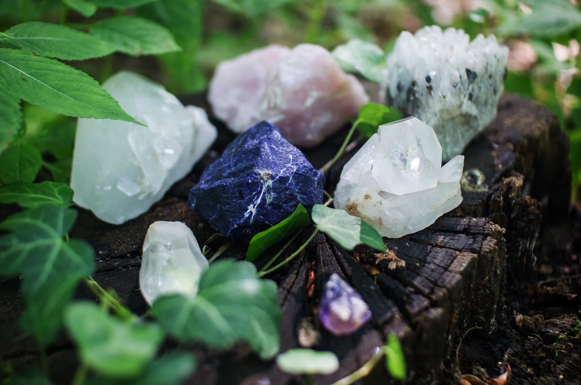 crystals-1567953_1920.jpg