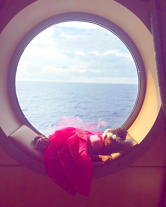 Even princesses need rest. 👑 .
.
.
.
#disneycruiseline #disneyfantasy #momswithcameras #traveltheworld