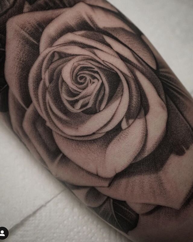 #rose details #tattoosouthampton #blacklanterntattoo #southamptontattoo #southamptontattooist #southampton  #blacklanterntattoo #uktattoo #uktattooartist  #uktatttooist
#tattooing  #tattoo #bishoprotary  #killerink #love #art #london #londontattoo #t