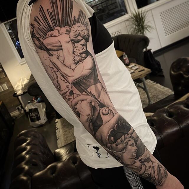 Progress from the end of last year #tattoosouthampton #blacklanterntattoo #southamptontattoo #southamptontattooist #southampton  #blacklanterntattoo #uktattoo #uktattooartist  #uktatttooist
#tattooing  #tattoo #bishoprotary  #killerink #love #art #lo