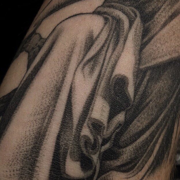 Some healed drapery from last year #tattoosouthampton #blacklanterntattoo #southamptontattoo #southamptontattooist #southampton  #blacklanterntattoo #uktattoo #uktattooartist  #uktatttooist
#tattooing  #tattoo #bishoprotary  #killerink #love #art #lo