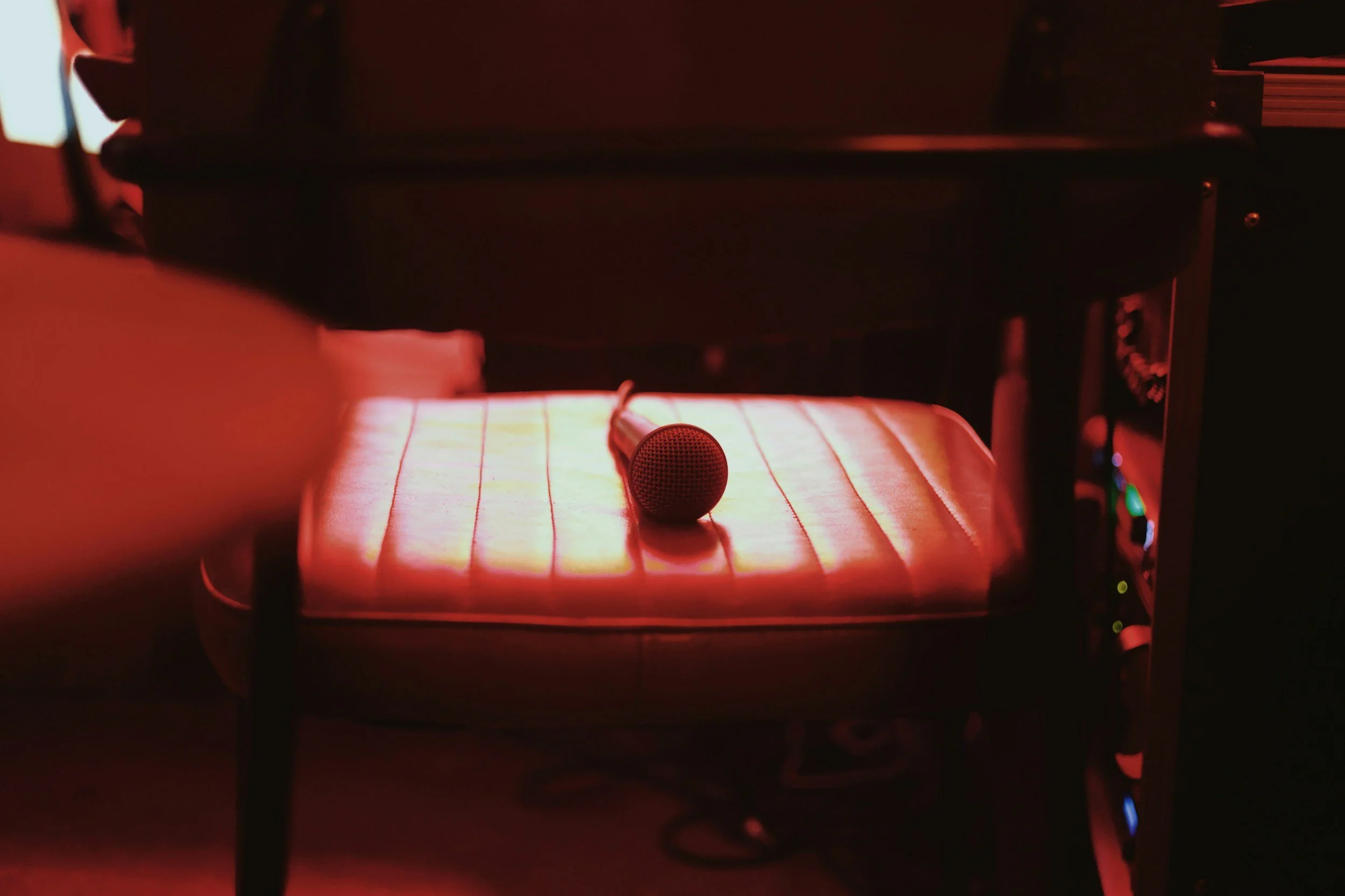 December 2025 &amp; January 2026 Open Mic List for the Peoria Area