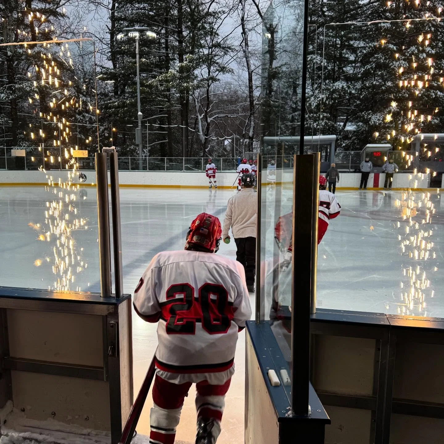 @cardspuck #jvontheice #winterclassic