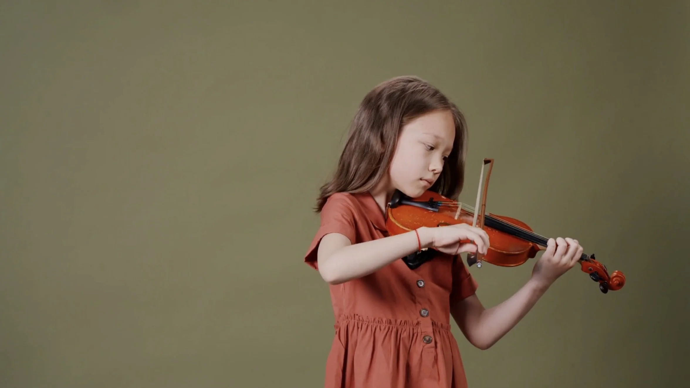 Girl Playing Violin.jpg
