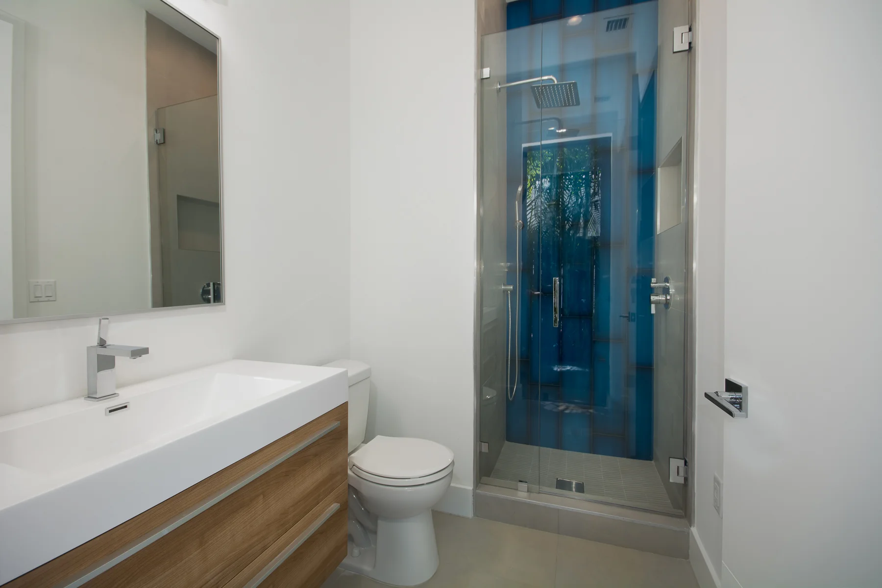 15 Guest Bath.jpg