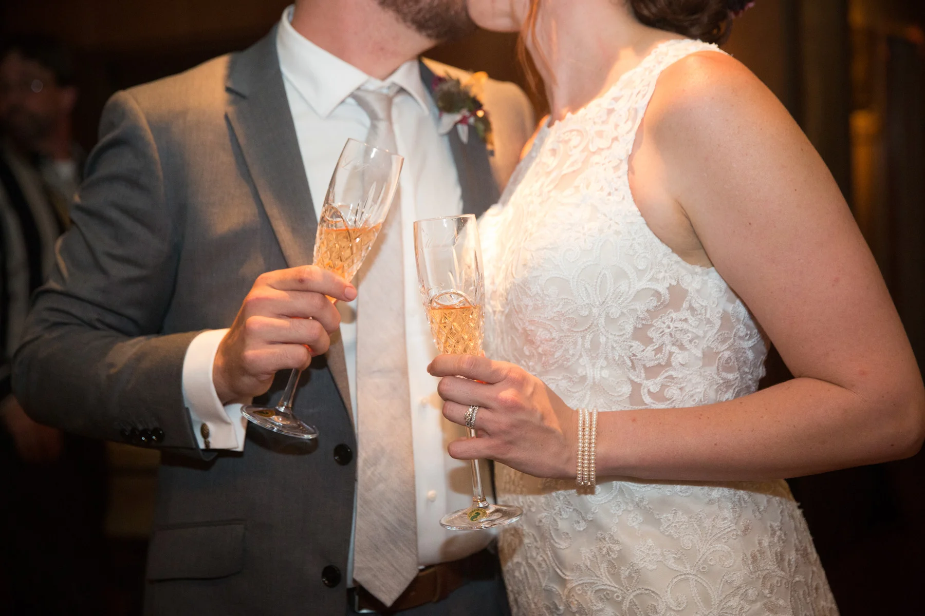 janaeshieldsphotography_meghannandjim_boonvillehotel_ca_036.jpg