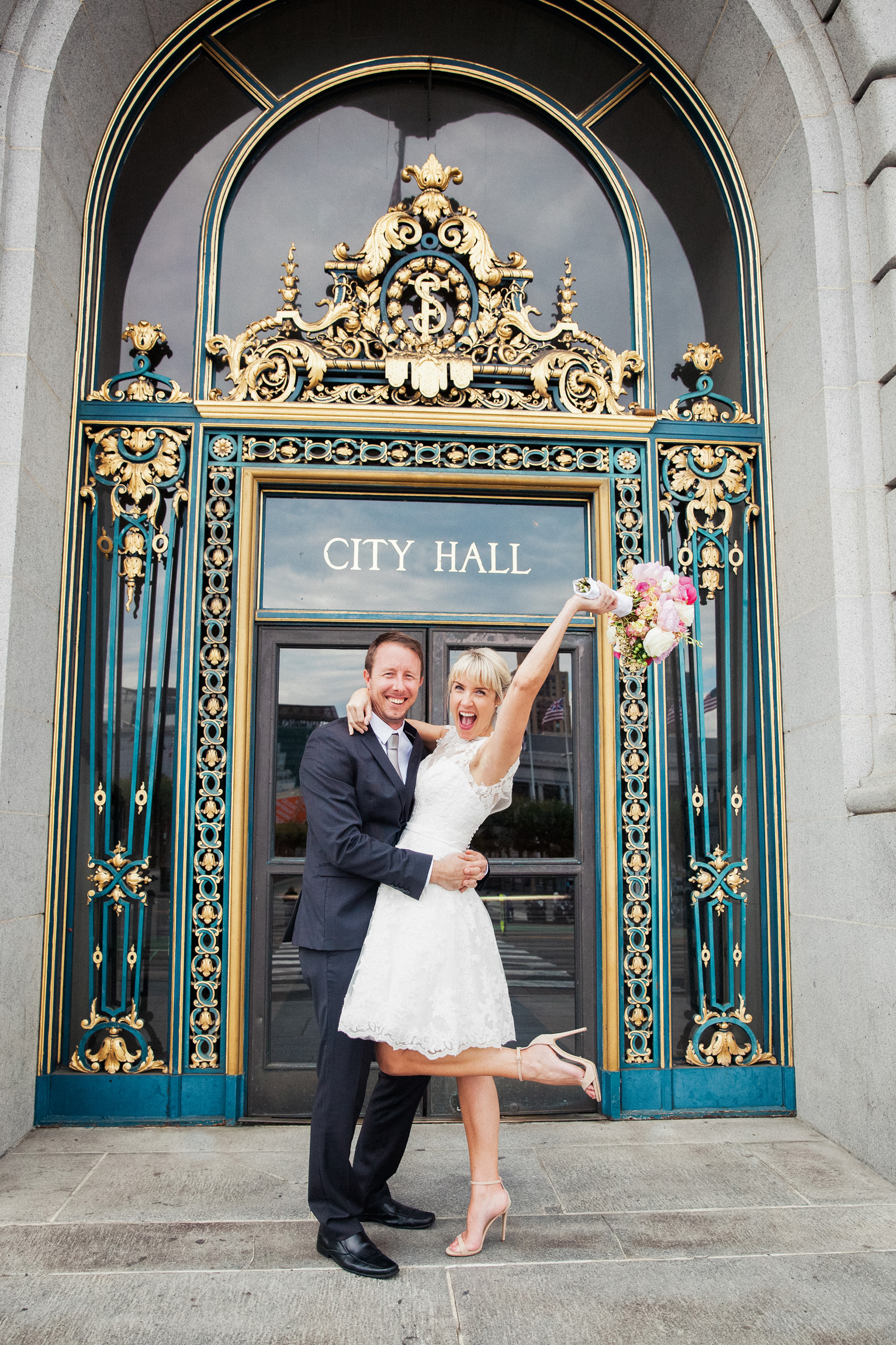 002_janaeshieldsphotography_sanfrancisco_cityhall_weddings.jpg