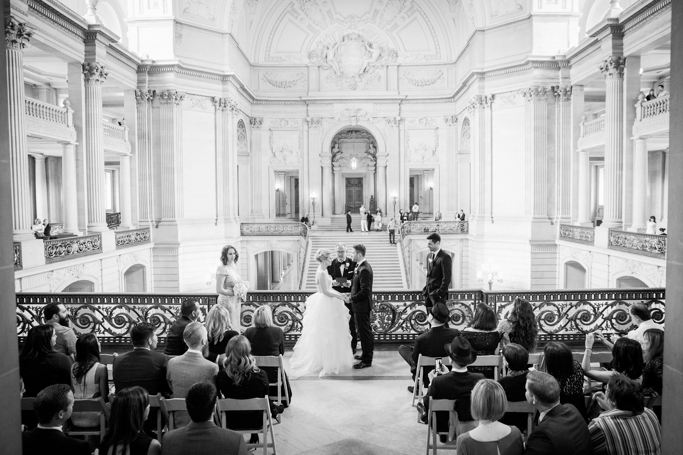 004_janaeshieldsphotography_sanfrancisco_cityhall_weddings.jpg