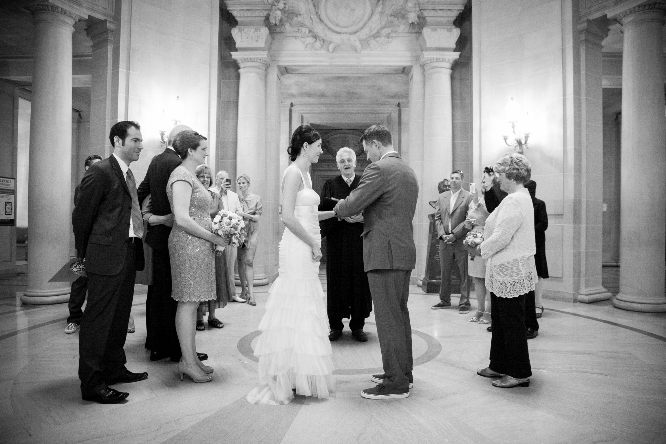 012_janaeshieldsphotography_sanfrancisco_cityhall_weddings.jpg