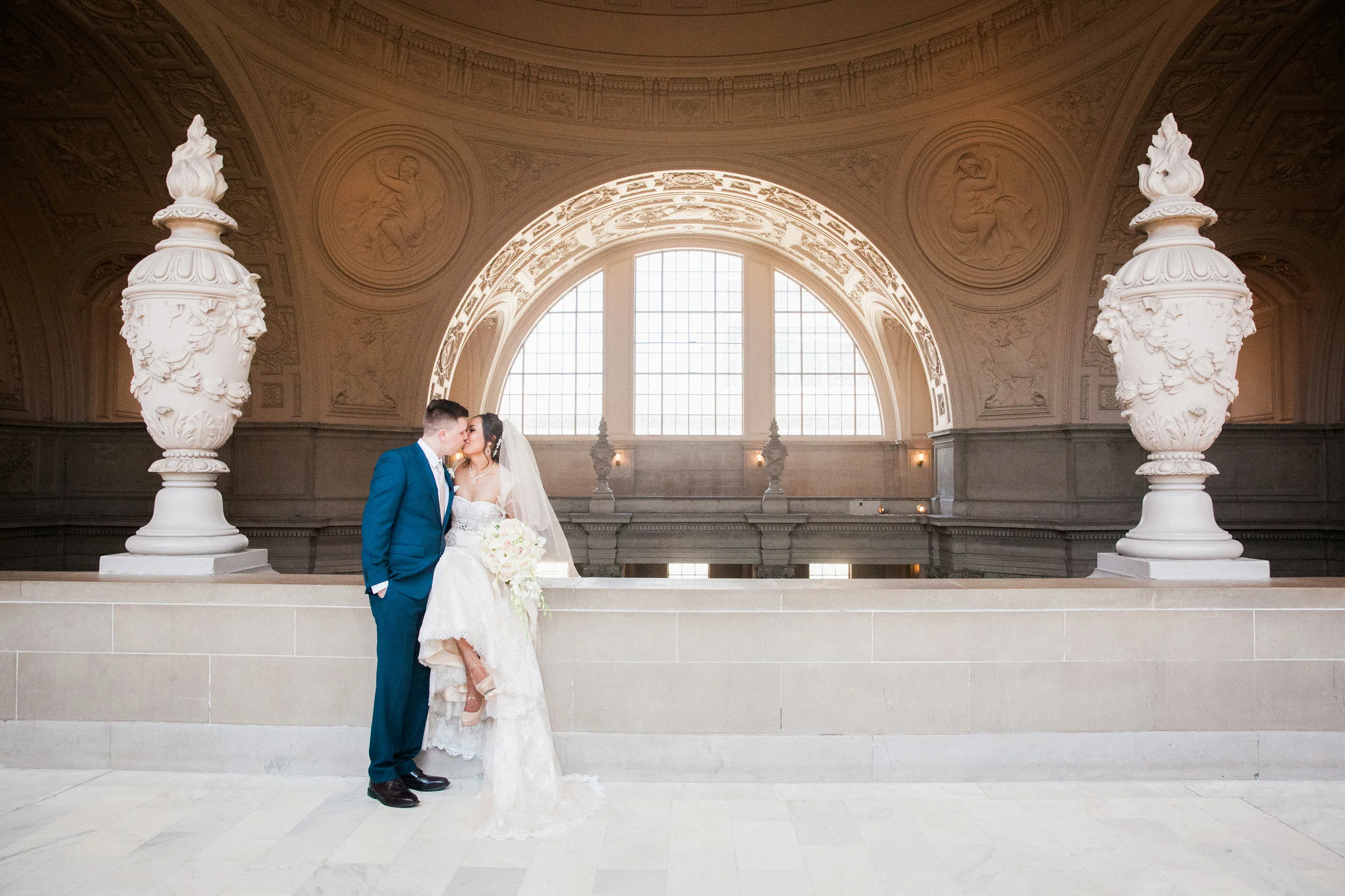 016_janaeshieldsphotography_sanfrancisco_cityhall_weddings.jpg