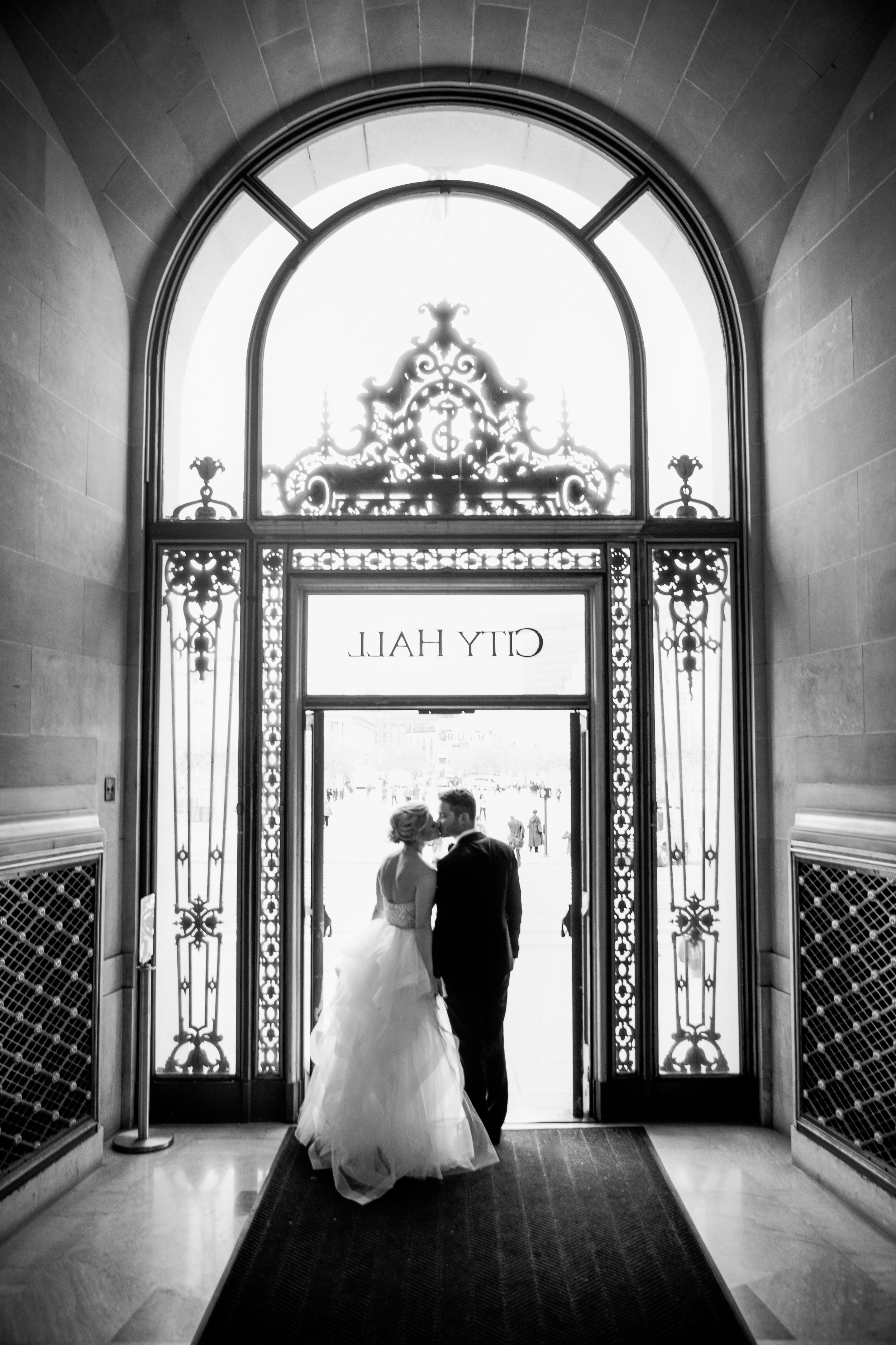 010_janaeshieldsphotography_sanfrancisco_cityhall_weddings.jpg