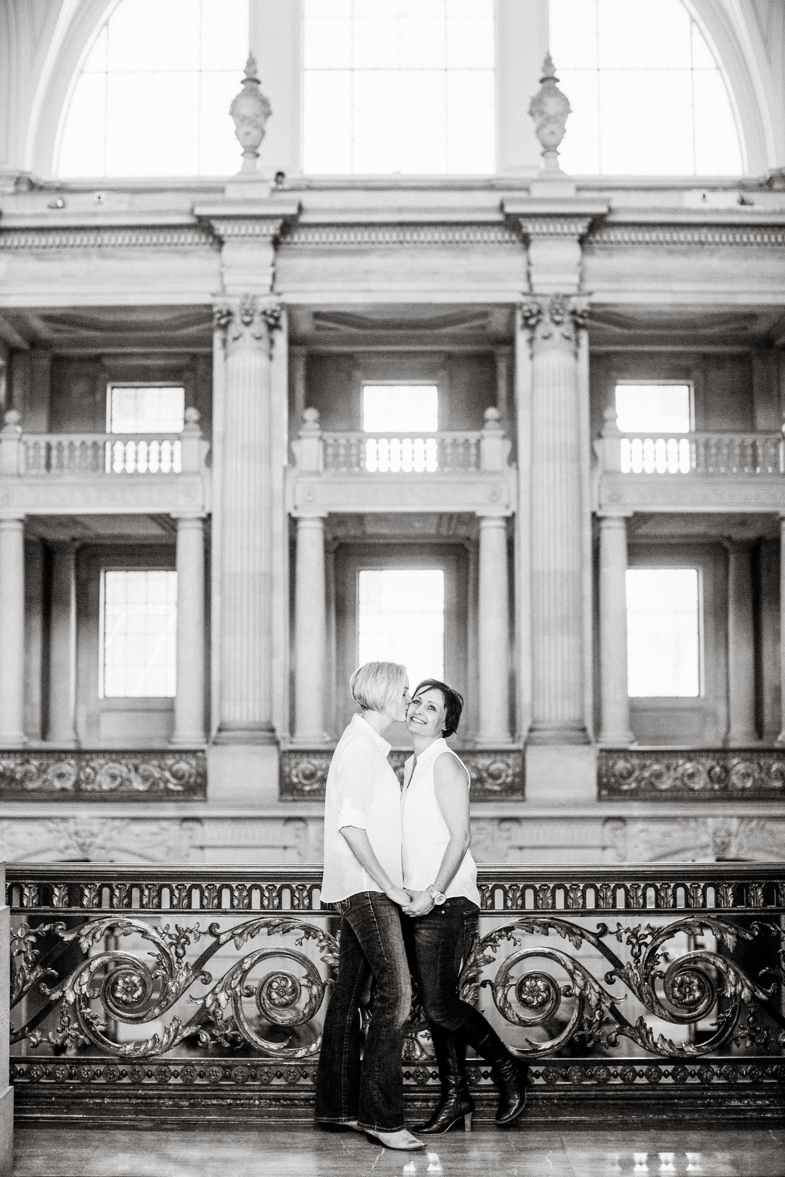 011_janaeshieldsphotography_sanfrancisco_cityhall_weddings.jpg