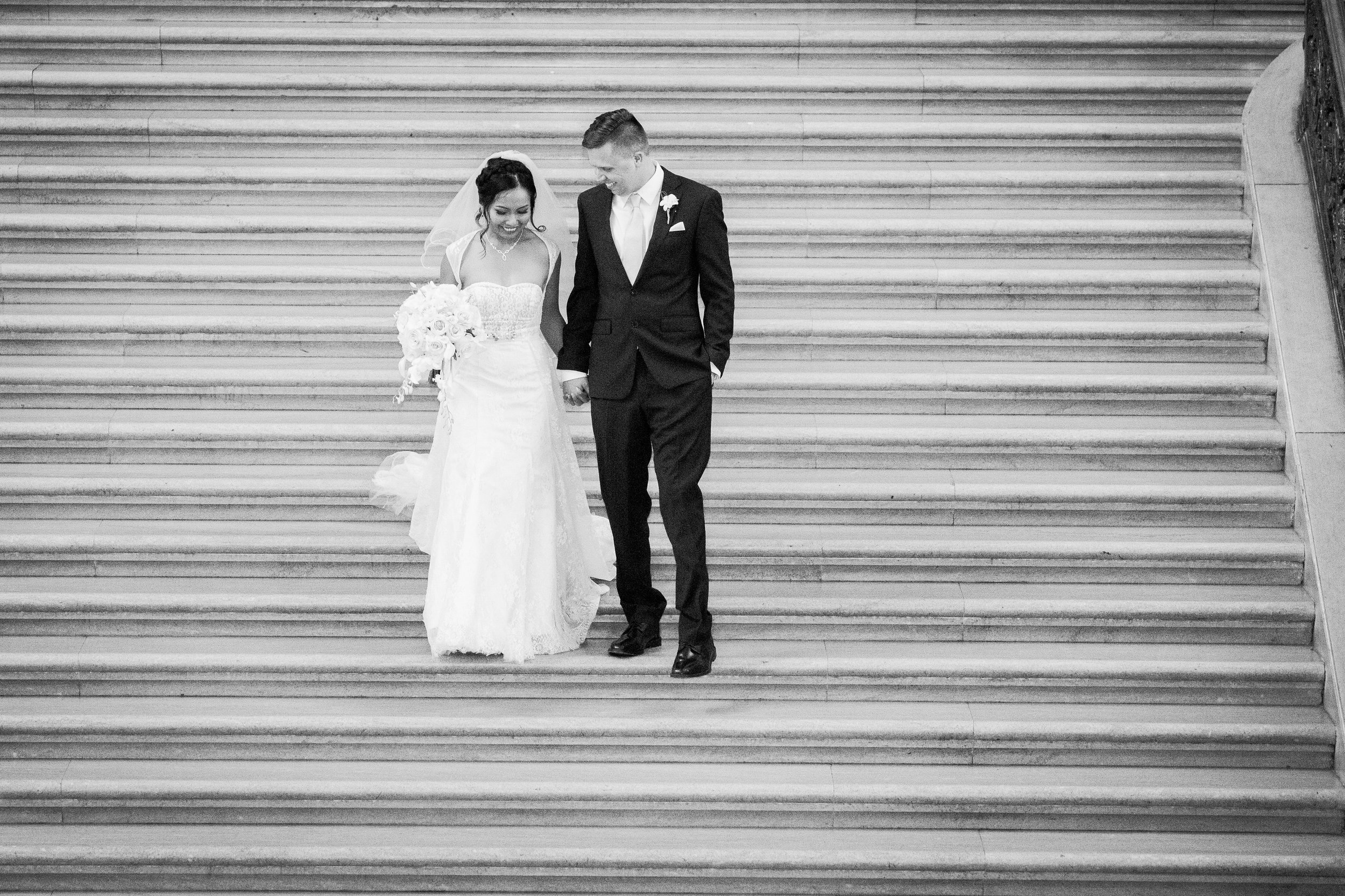 017_janaeshieldsphotography_sanfrancisco_cityhall_weddings.jpg