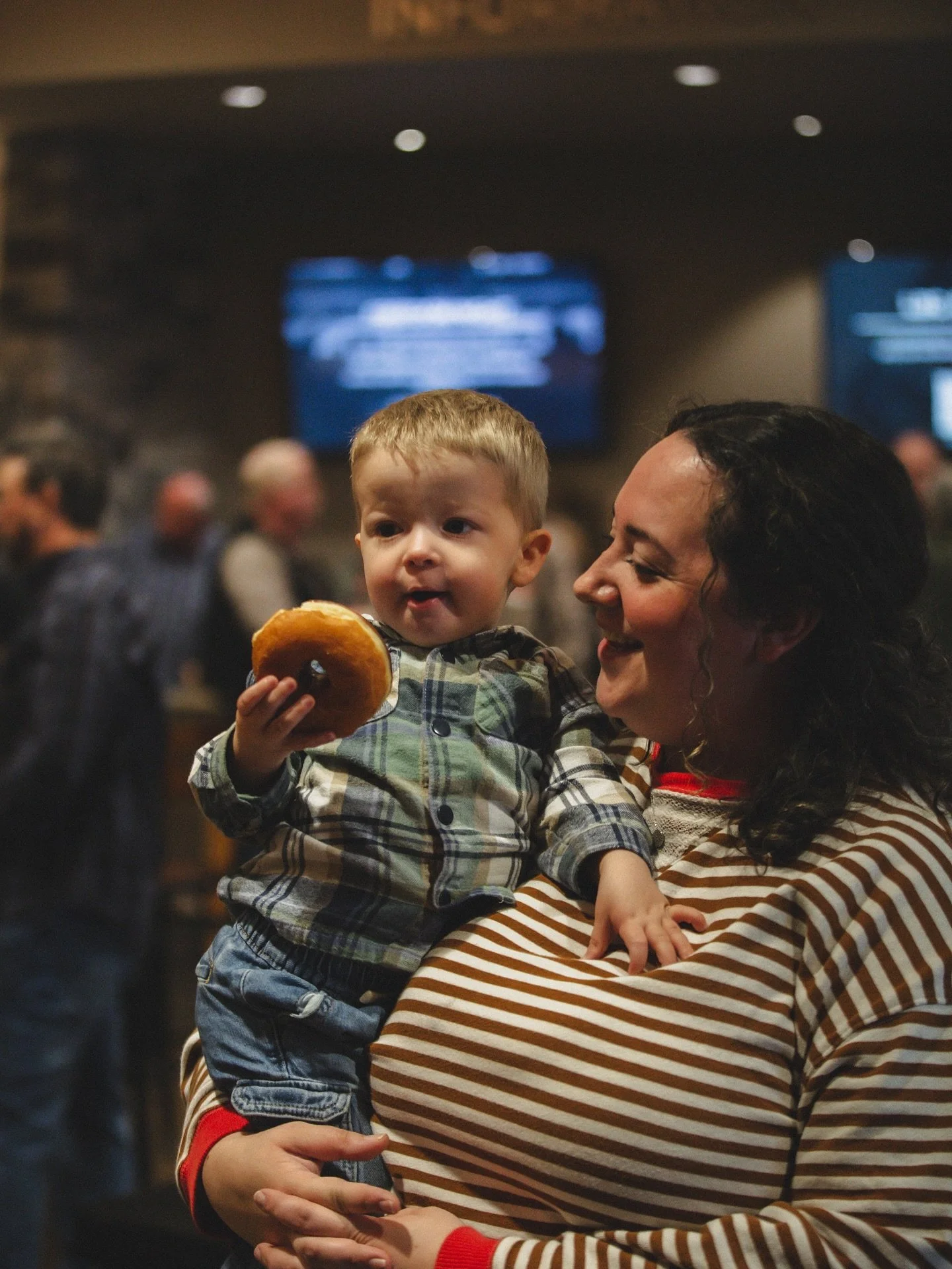 Who else loved being all together on Sunday?🤩🙌🏼

Every couple of months we do a combined Sunday service, with fellowship time beforehand. There&rsquo;s something so special about gathering as one church body! 

Plus donuts &amp; coffee make it tha