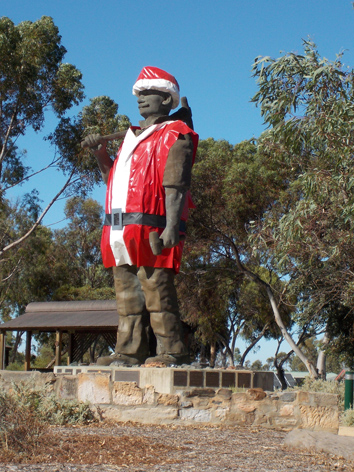 Sue Michael, Map the Miner at Xmas time, Kapunda, 2015, digital photograph