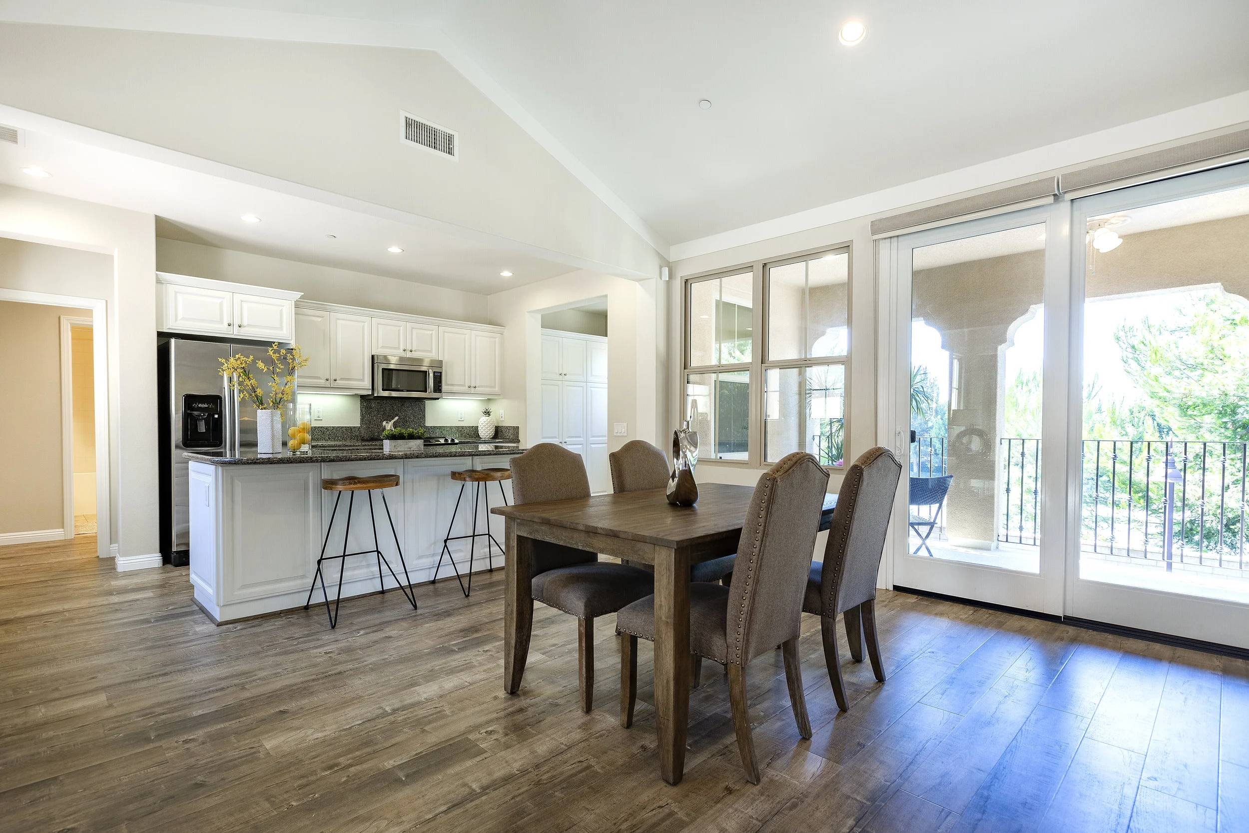 5T3A0063-HDR_DiningRoomKitchen.jpg