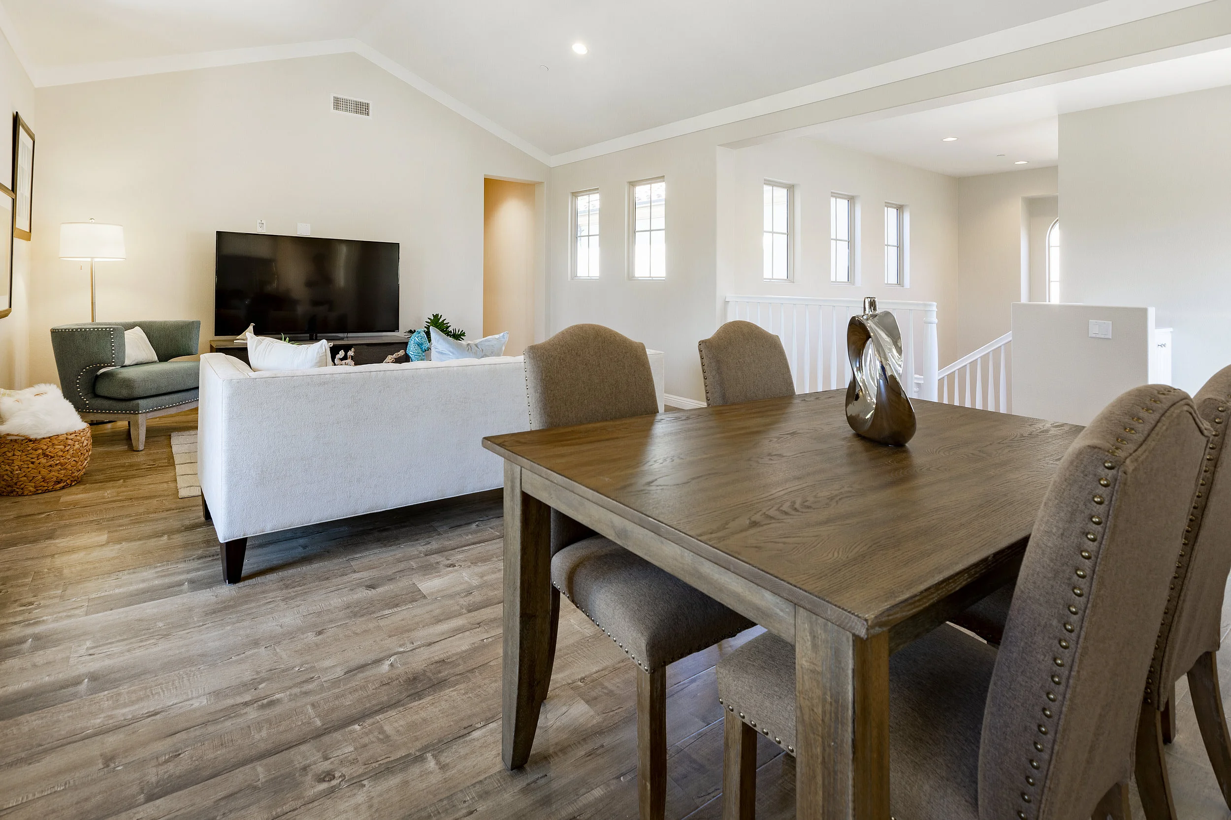 5T3A0133-HDR_DiningRoomToLivingRoom.jpg
