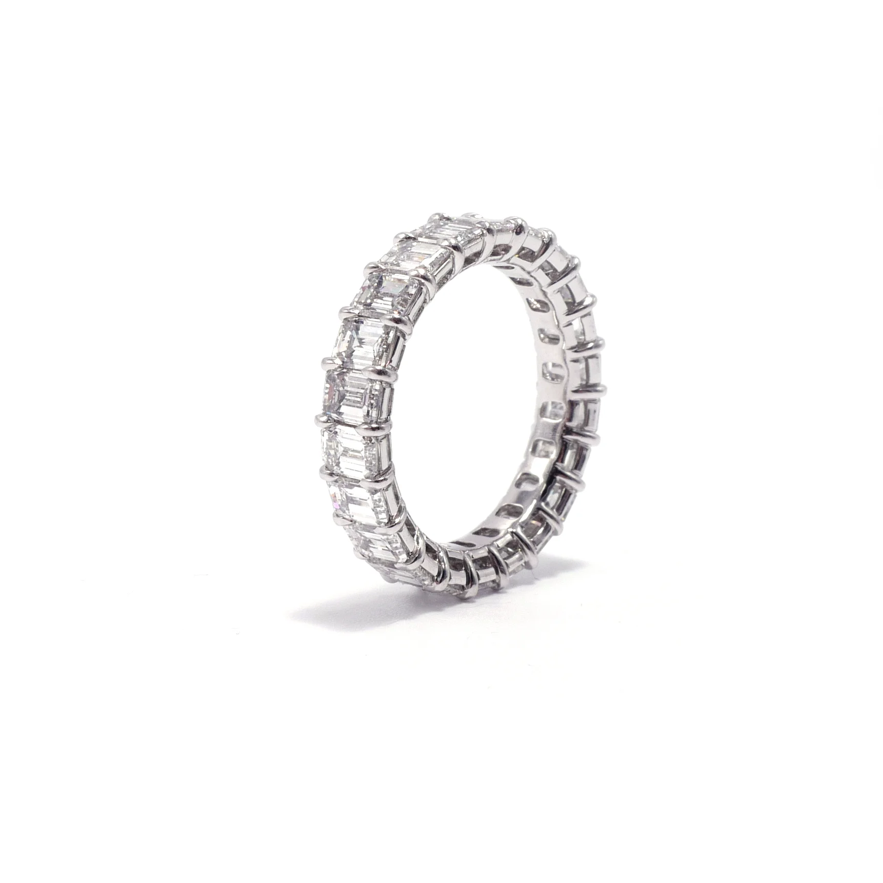 EMERALD CUT DIAMOND ETERNITY BAND