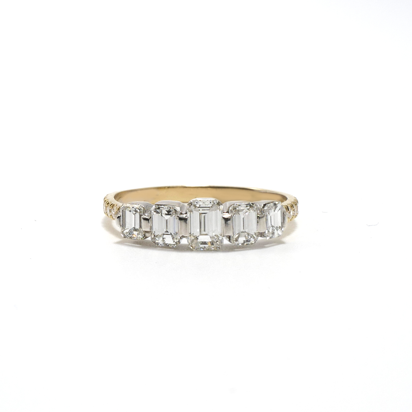 graduating emerald cut diamonds ring
