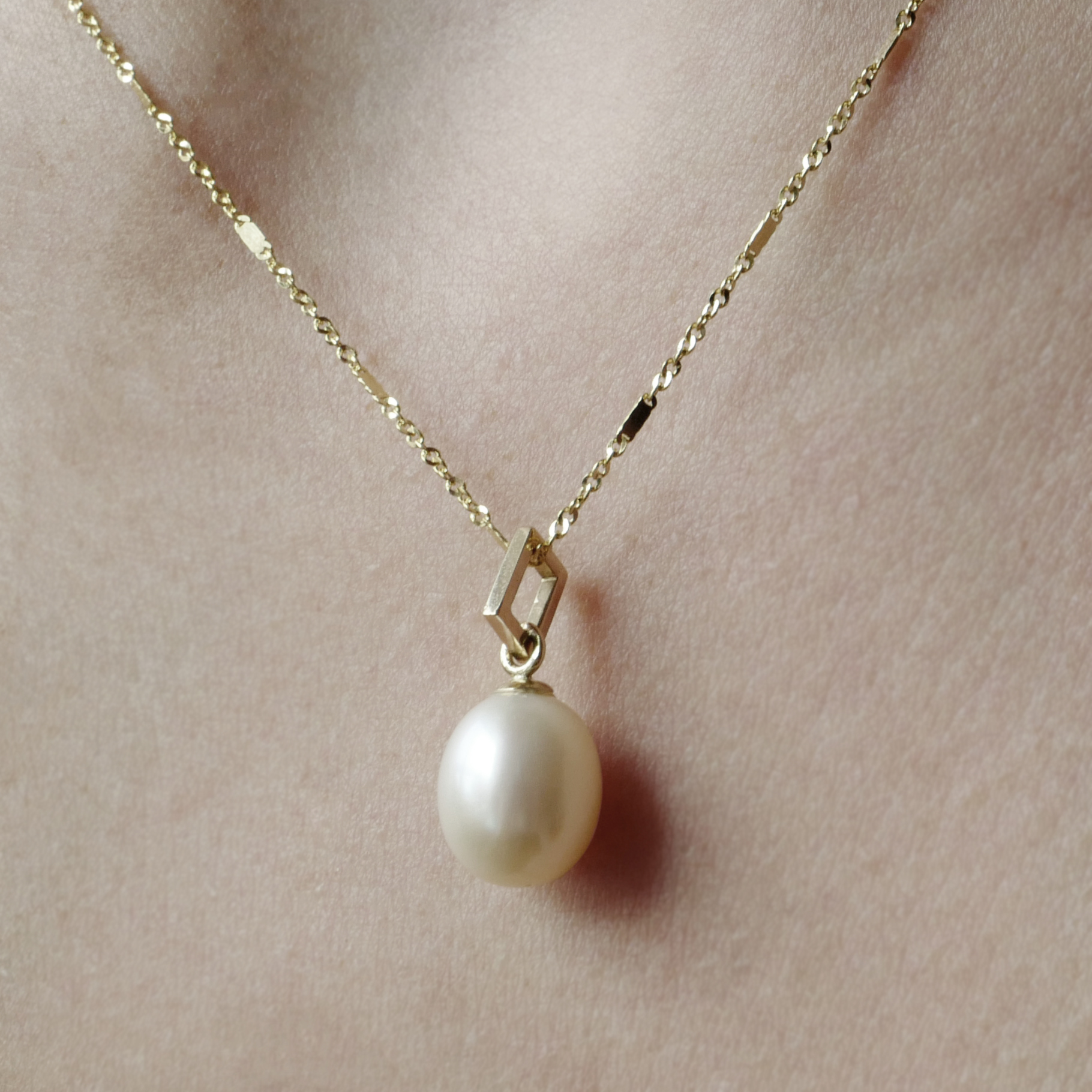 gold sparkly dainty chain