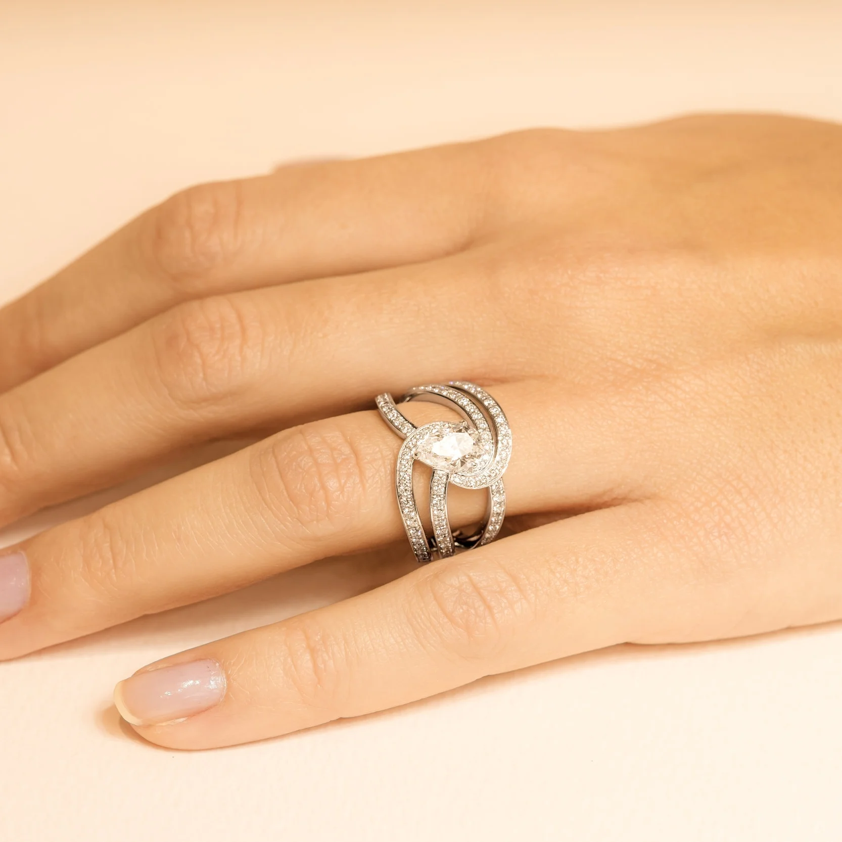 Amantys_Bague_Volute_Diamant-poire_6.jpg