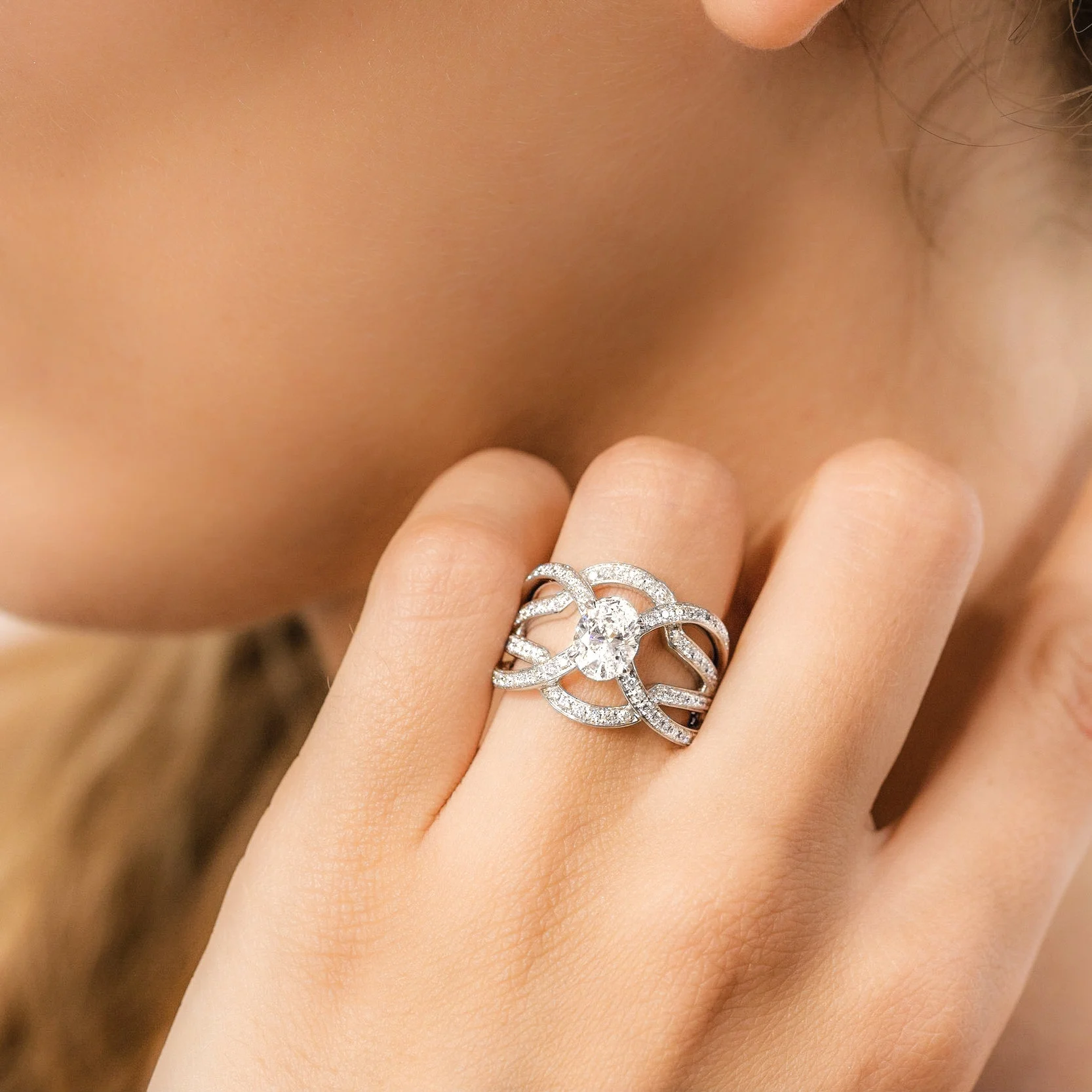 Amantys_Bague_Arabesque_Diamant-ovale6.jpg