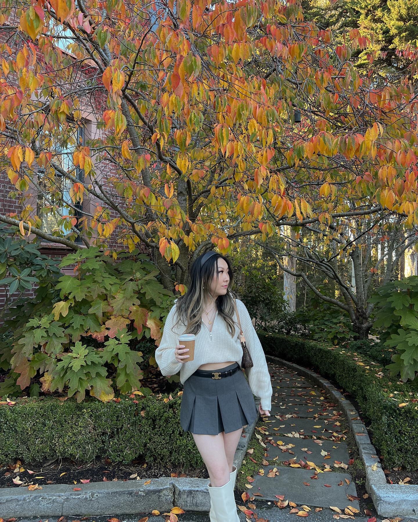 fall vibes in san francisco 🍂🥰 &mdash; also recently discovered hojicha lattes at blue bottle coffee &amp; i&rsquo;m obsessed 🍵

- 
sweater: @everlane
skort: @zara (https://c8.is/3tAzwt2) #zaraambassador 
boots: @sam_edelman 
belt: @celine 

*outf