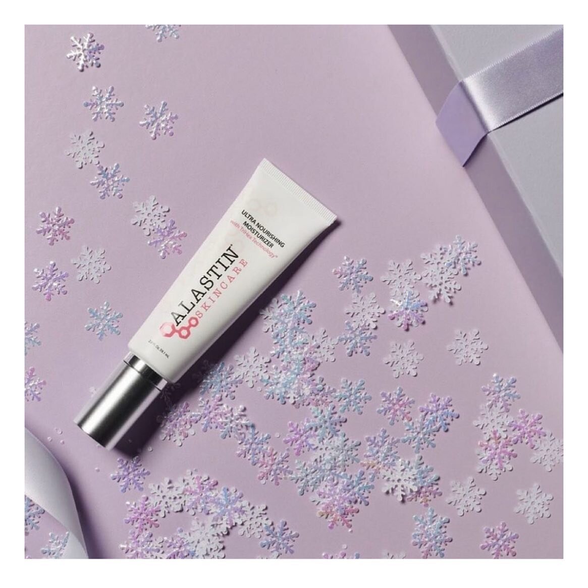 Is this wave of snow, wind and cold wreaking havoc on your skin? @alastinskincare&rsquo;s Ultra Nourishing Moisturizer with TriHex Technology can help ❄️

✔️ Calms, nourishes and hydrates the skin
✔️ Fragrance-free, oil-free and non-comedogenic 
✔️ T