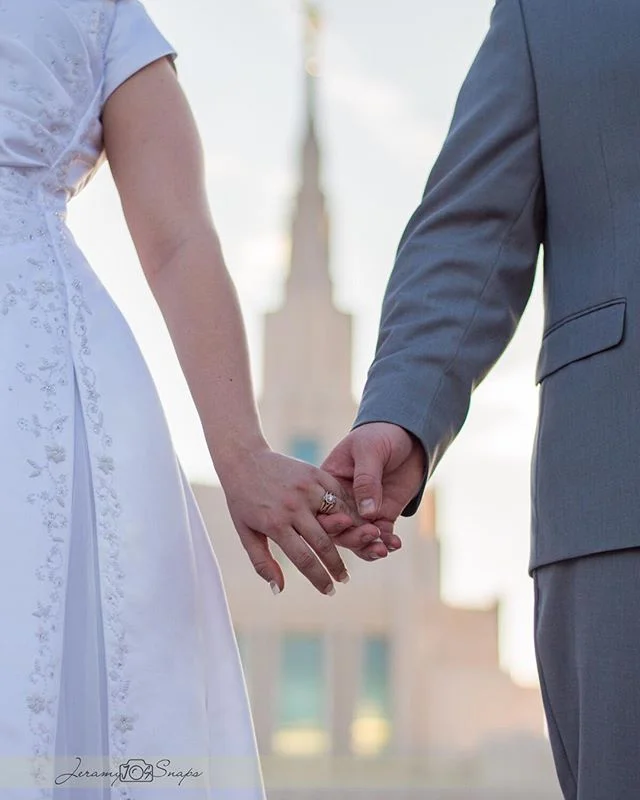 Sometimes it&rsquo;s all about the little details. Playing with #depthoffield
.
.
@jeramysnapsphotos for more of the fun &amp; teasers!
.
.
#azphotog #azweddingdj #jeramysnaps #jeramysnapsphotos #jeramysnapsengagements
#jeramysnapsweddings #azbridals