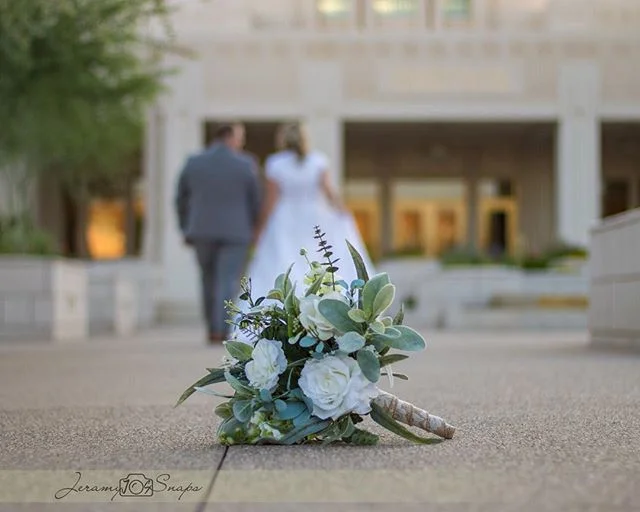 Sometimes it&rsquo;s all about the little details. Playing with #depthoffield
.
.
@jeramysnapsphotos for more of the fun &amp; teasers!
.
.
#azphotog #azweddingdj #jeramysnaps #jeramysnapsphotos #jeramysnapsengagements
#jeramysnapsweddings #azbridals