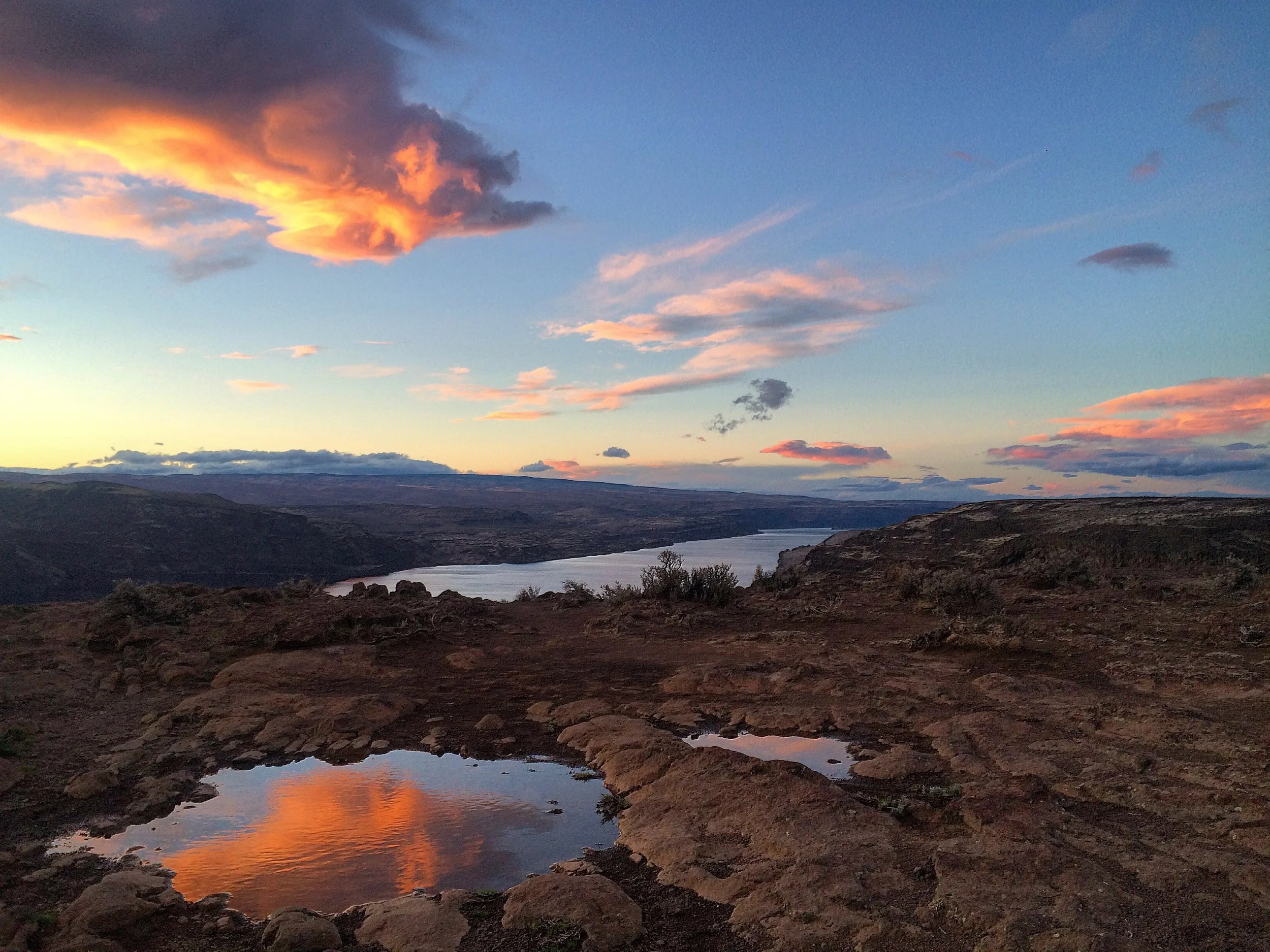 columbia_gorge_sunset_iamge.JPG