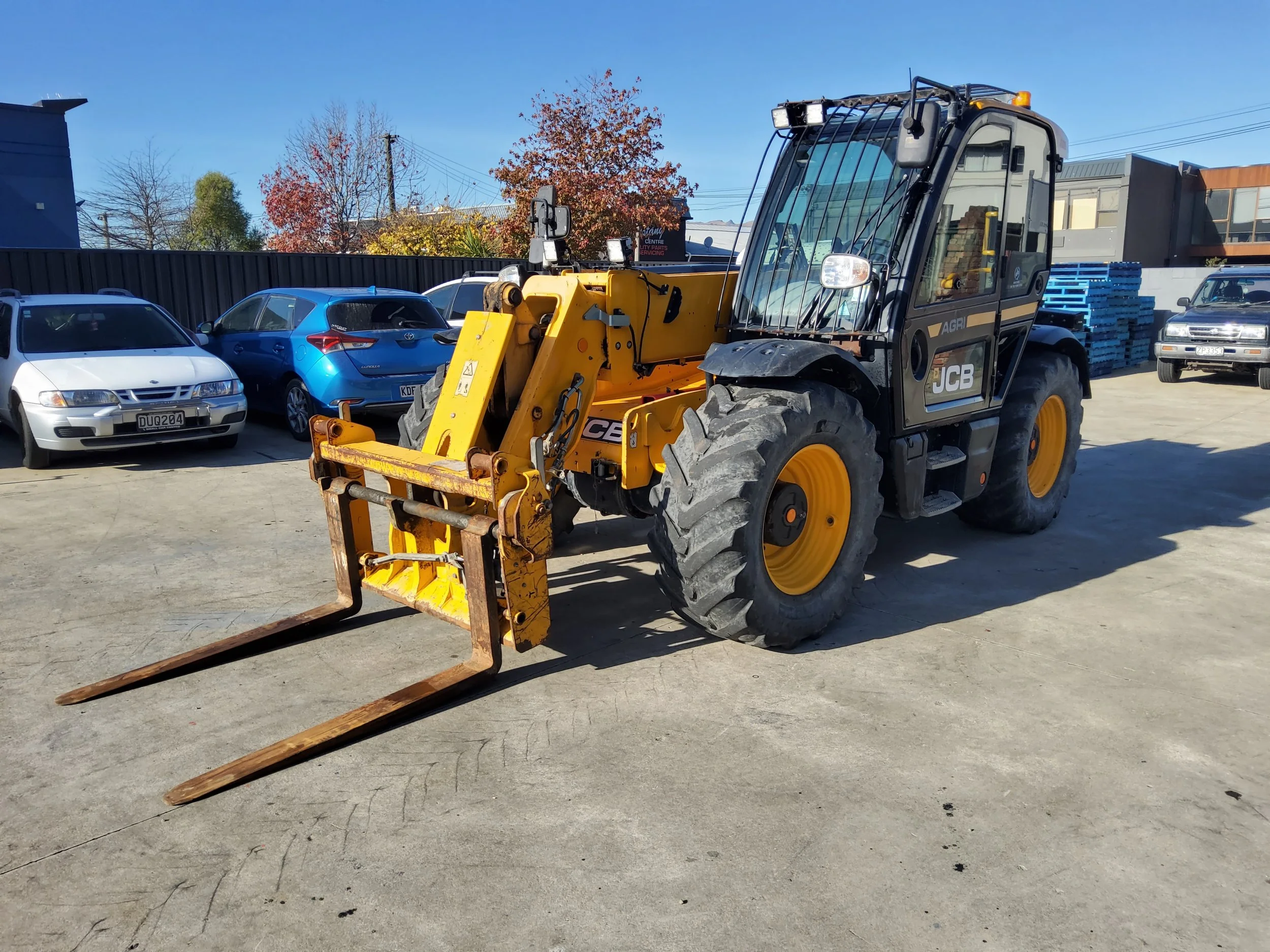 Developers Construction Yard Clearance &amp; 2021 JCB LO542-70 AGRI Telehandler