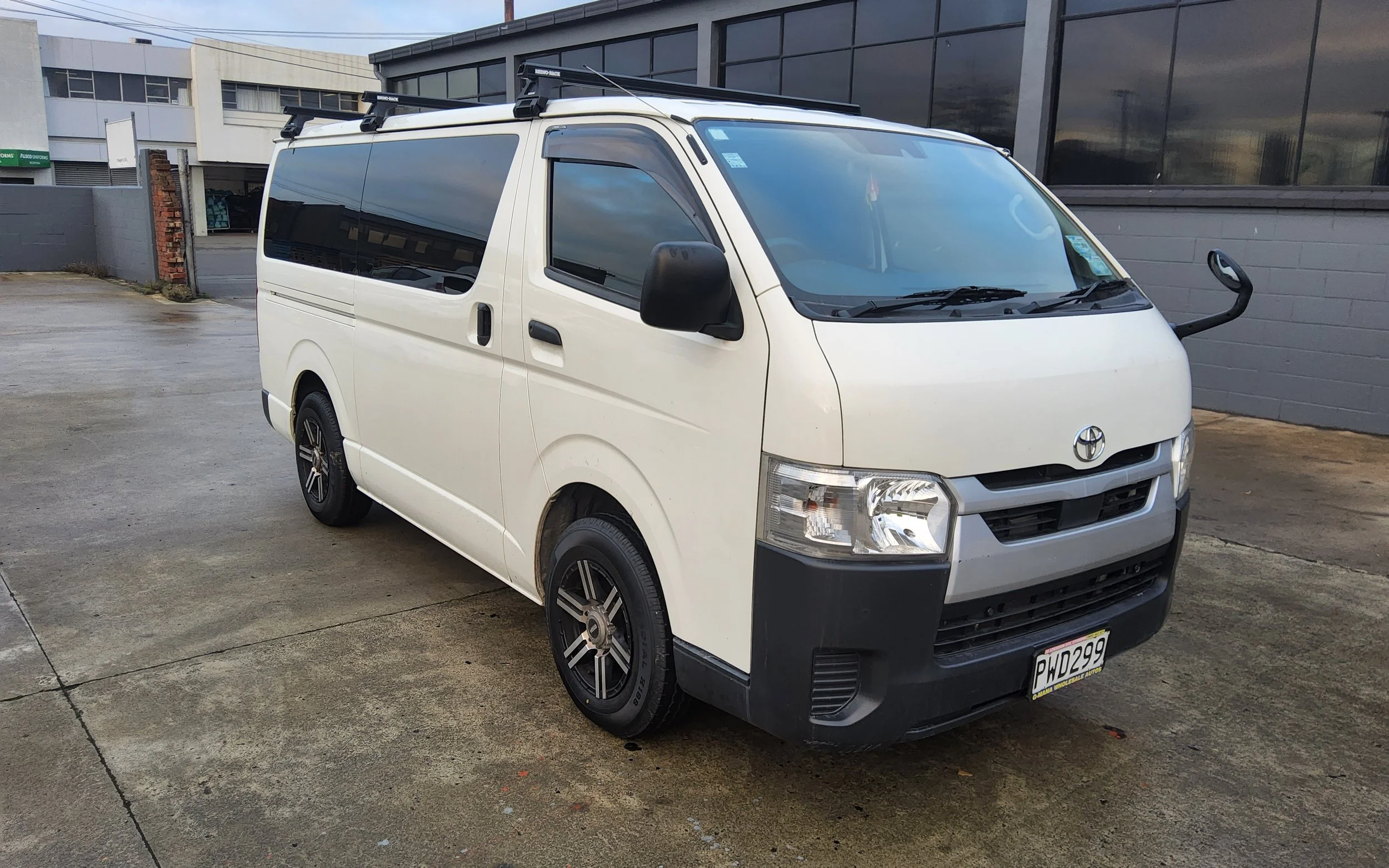House Lifting Company Close Down, Assorted Steel &amp; 2022 Toyota Hiace Van