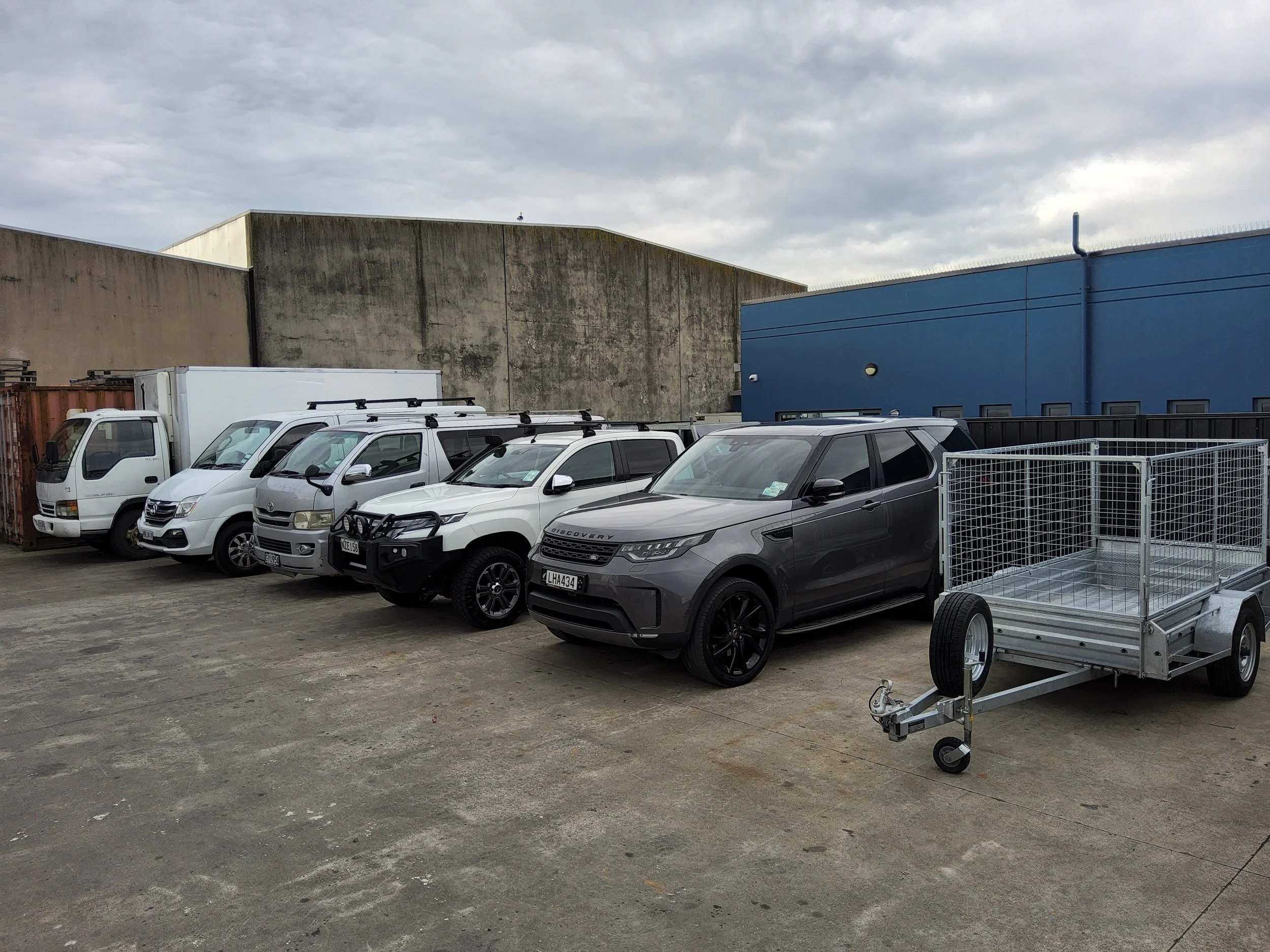 2017 Land Rover, 2021 Mitsubishi Triton 4WD, 2020 LDV Big Man Van, 2007 Toyota Hiace, 1998 Isuzu Elf Refrigeration Box Truck, 1999 Twin Quad Bike Trailer &amp; 2024 Briford Trailer