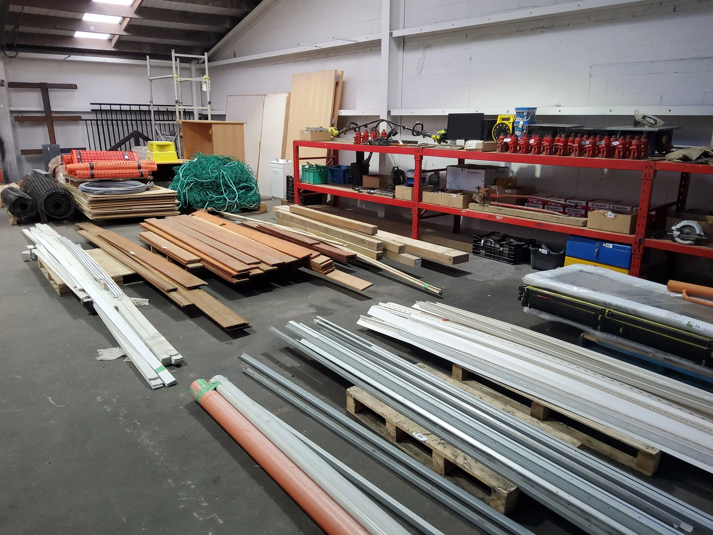 Construction Company Clearance Auction, Transporter Trailer &amp; Plate Compactor on Trailer