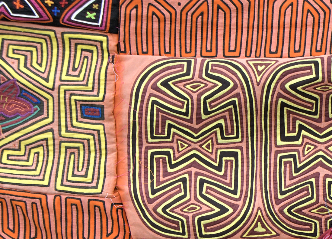 KunaWomanSellingMolas.jpg