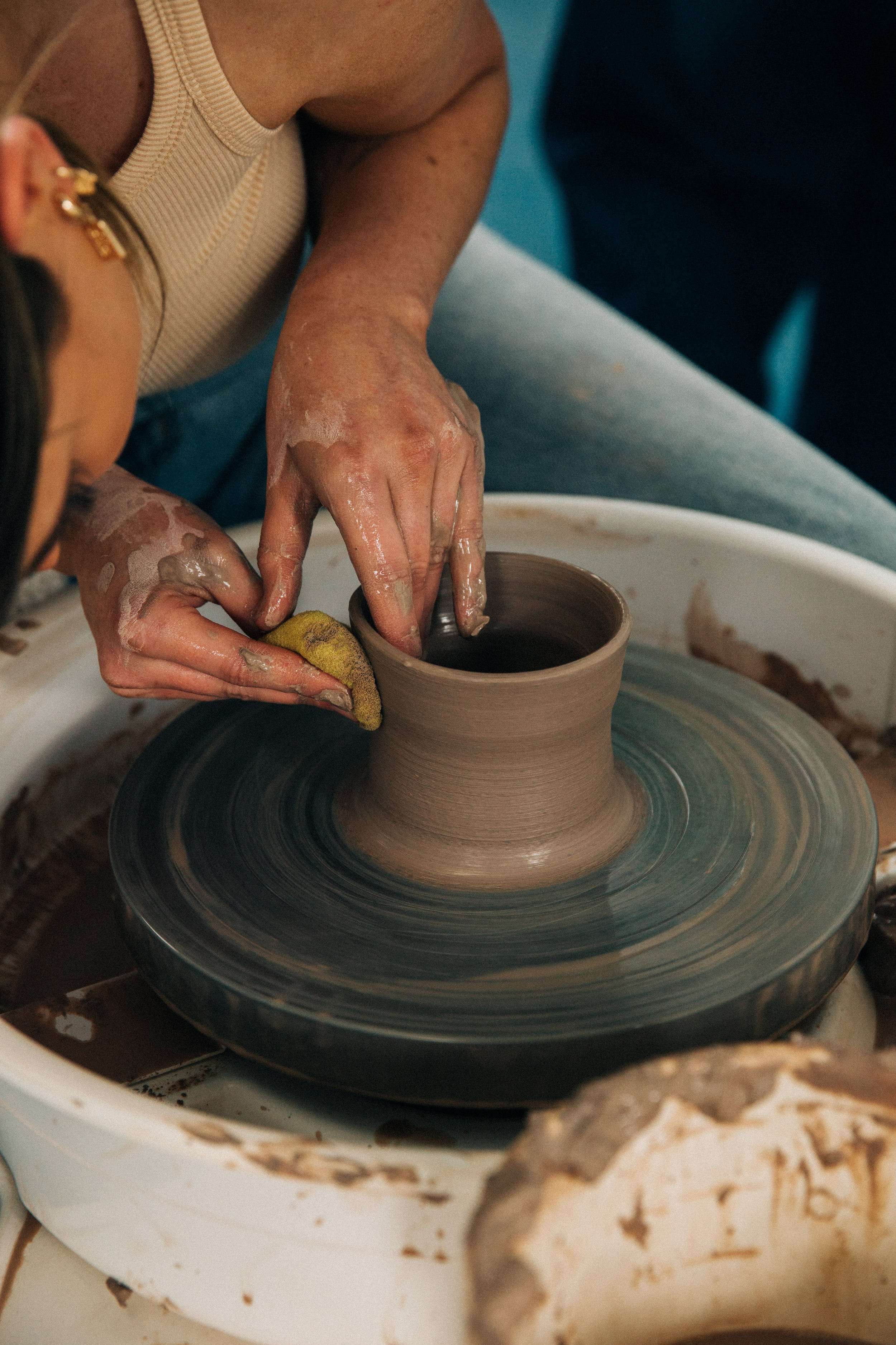 Hand Building vs Wheel Throwing: Learn How to Make Pottery