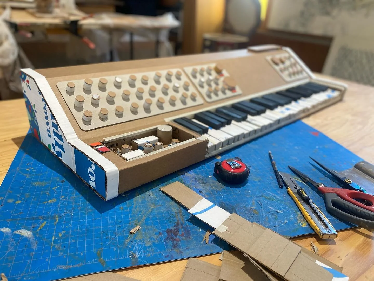 Order up! 🛎️ Custom sound gear commission. One sonically superior synth, one amp, one mic. Stay tuned 🎭🎥 3 of 6 #lostsouls #keyboard #williamblackjr #keyboardplayer #allroadsleadtosculpture