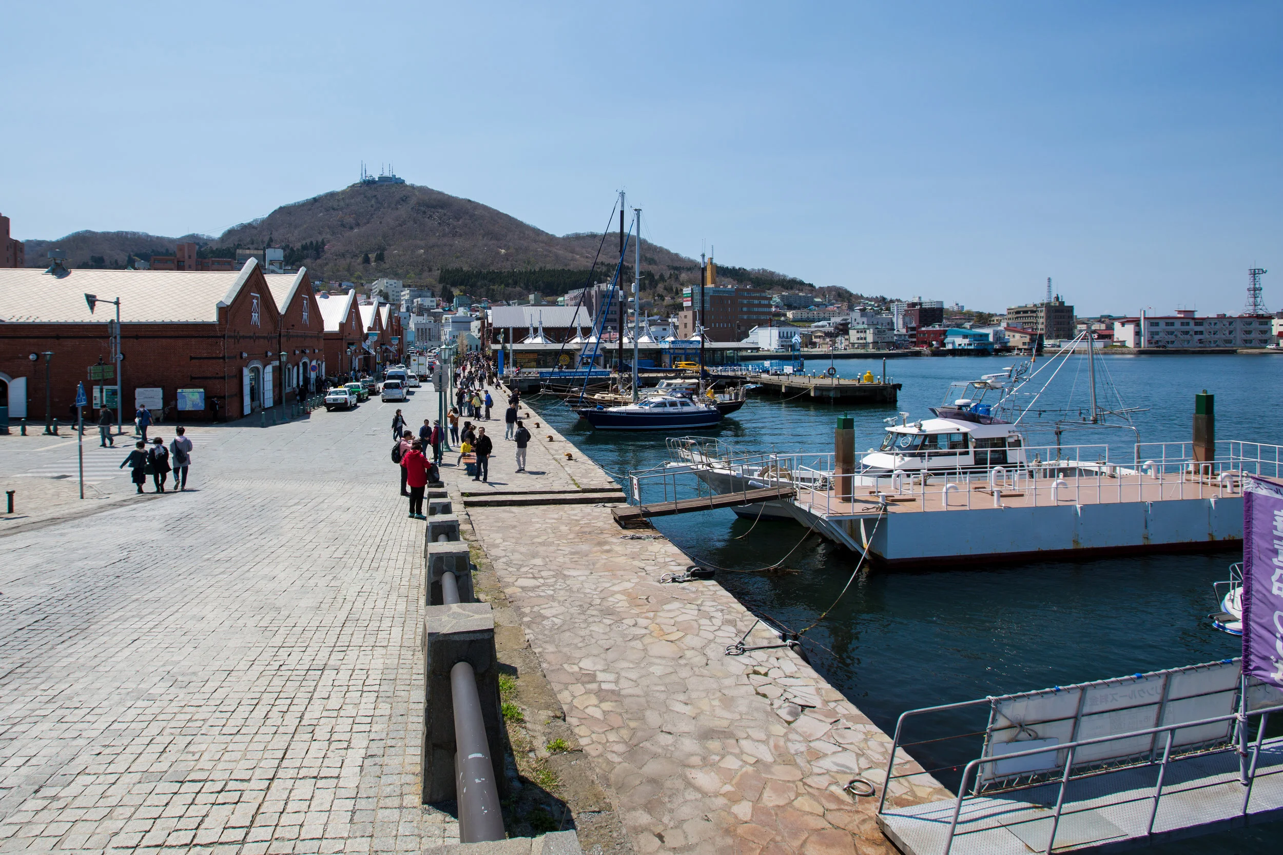Hakodate Brick Shore.jpg